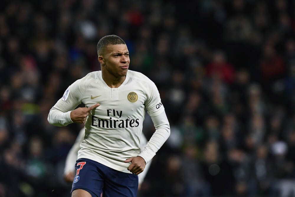 A股三大指数低开高走！创业板指跌幅收窄至1%以内，开盘一度跌超4%